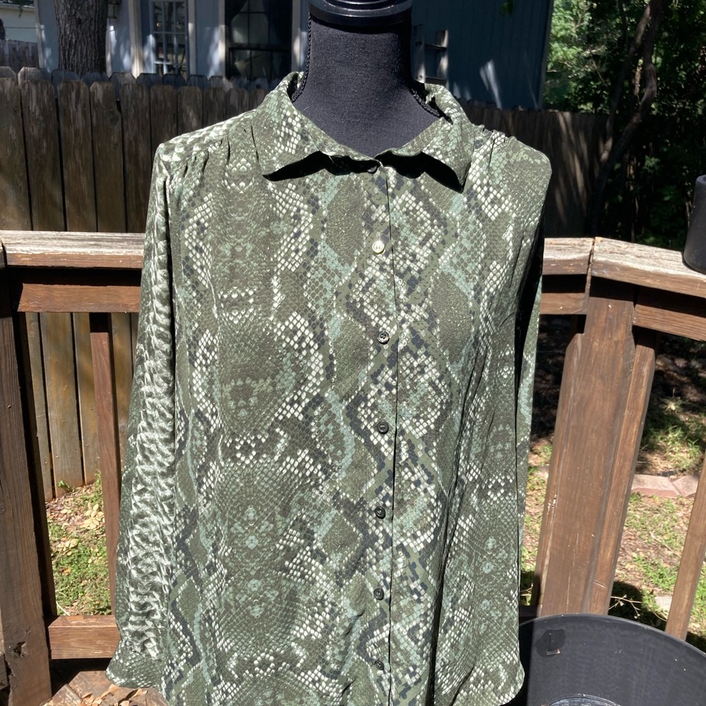 Women’s H&MSnakeskin Pattern Green and Black Blouse size 14